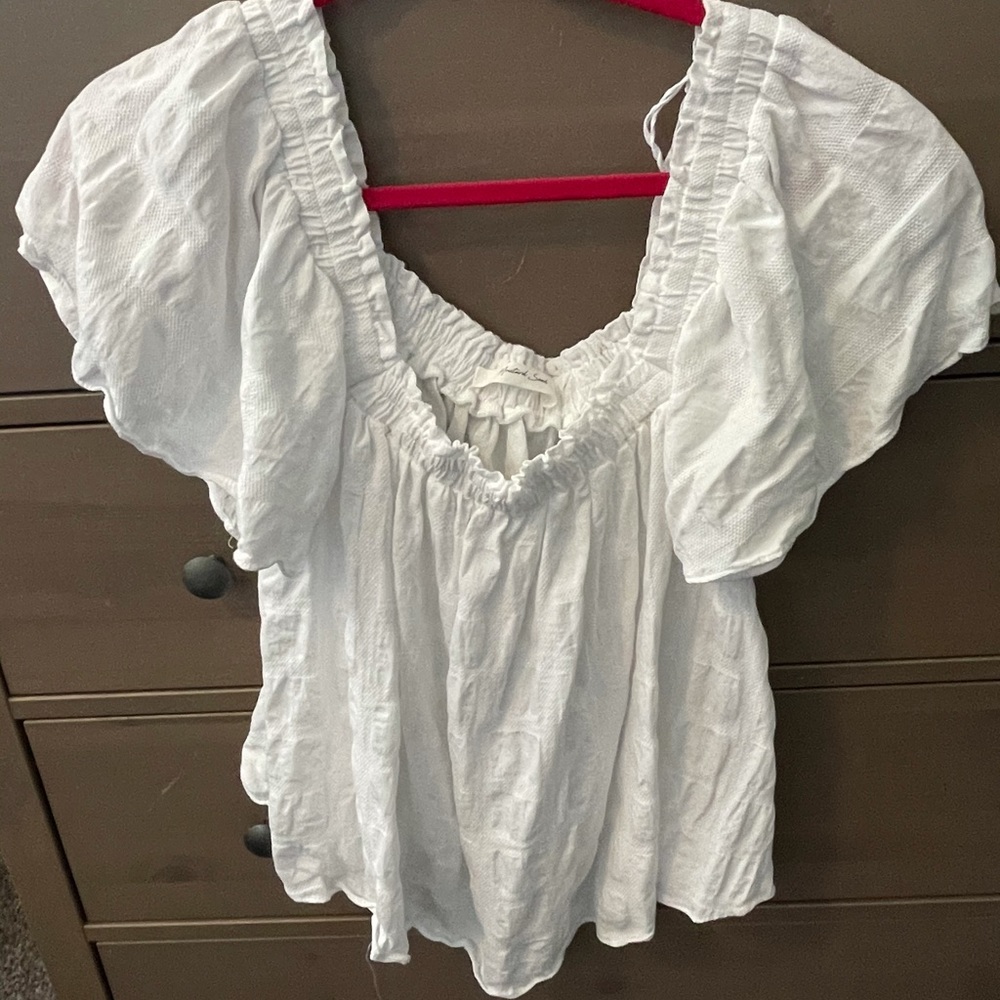 Cute textured white top